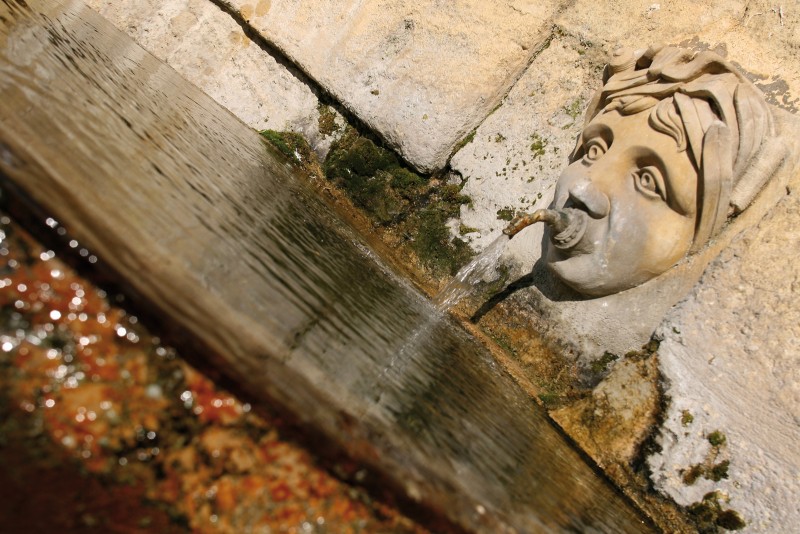 Fontaine Portail d'Arles