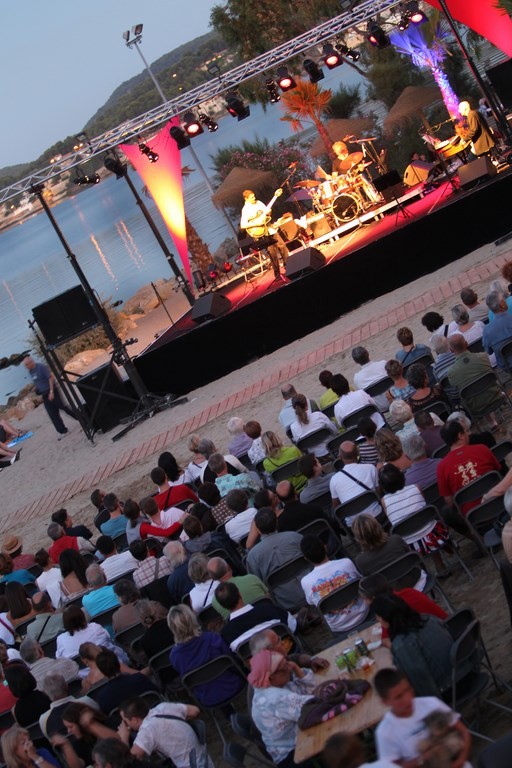 Jazz sur la plage du Ranquet à Istres - © Service communication ville d'Istres Jazz sur la plage du Ranquet à Istres