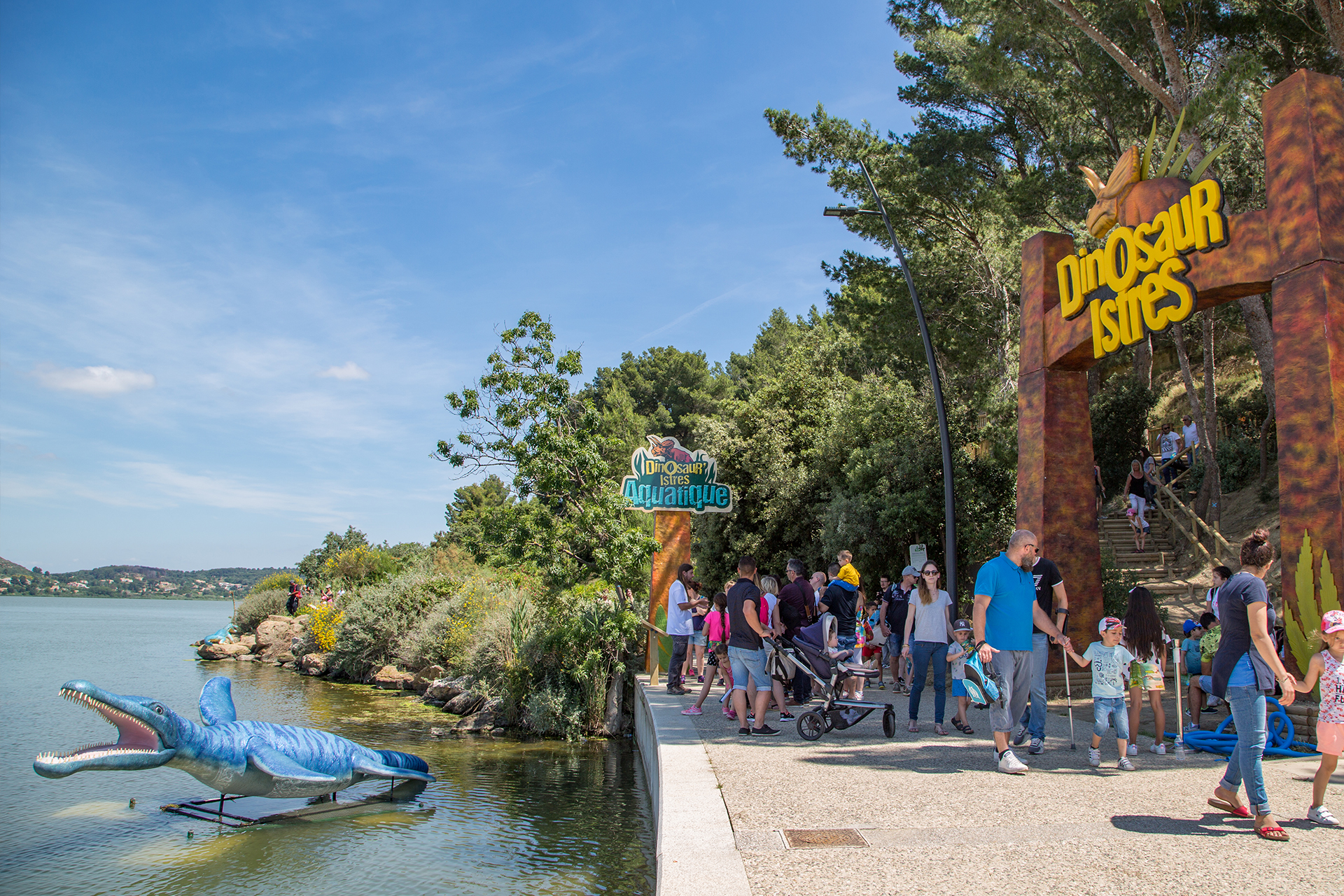 Bienvenue à Dinosaures, parc de dinosaures au bord de l'étang de l'Olivier - © Service communication ville d'Istres