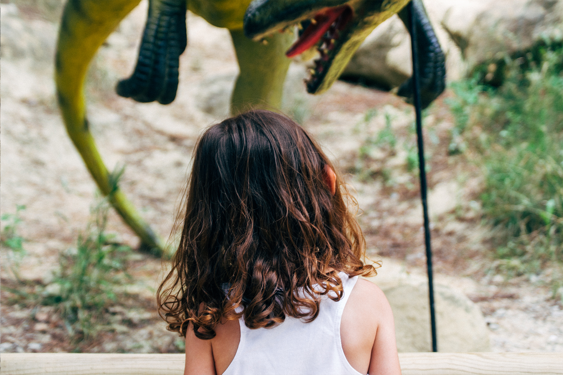 Dinosaur'Istres au bord de l'étang de l'OLivier  - © Two Black Cameras