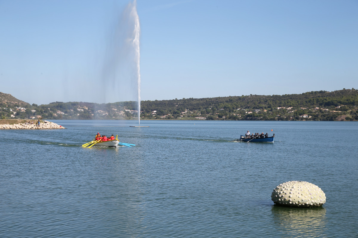rameurs_de_l_olivier_jet_d_eau_hd_service_communication_ville_d_istres.jpg