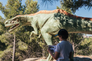 Le monde perdu des dinosaures renaît à Istres