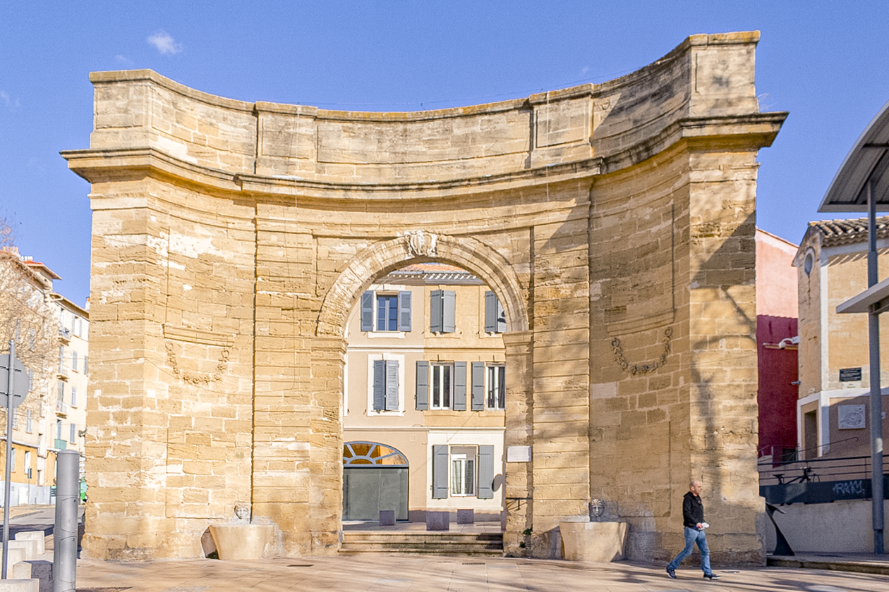 reprise-photos-eglise-sainte-famille-et-porte-d-arles-r-mi-aurore-4-102638