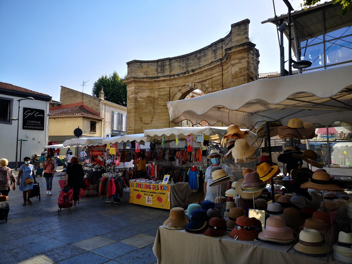 marche_provencal_mardi_matin_1.jpg