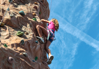 Espace « Aventures et sensations » : karting, escalade, Laser Game_Istres - © Service Communication Ville d'Istres Espace « Aventures et sensations » : karting, escalade, Laser Game_Istres