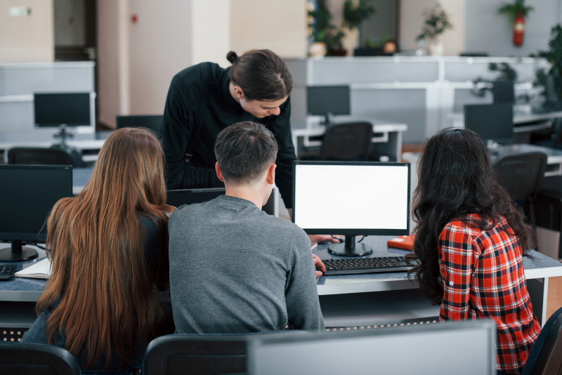 Atelier d'initiation à l'informatique :  sites utiles et administratifs_Istres