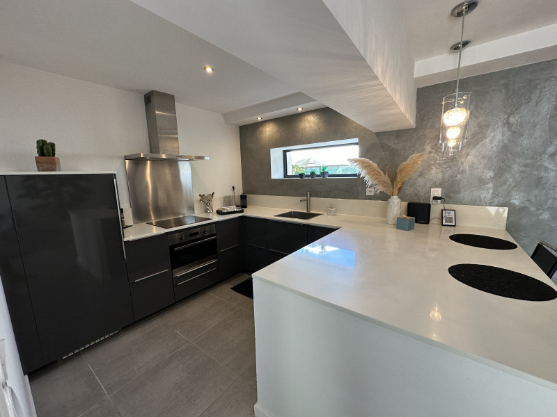 Location BERNARD_Istres