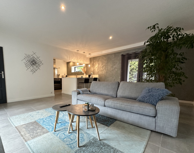 Location BERNARD_Istres