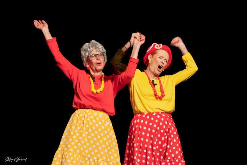 Deux petites dames vers le nord - Festhéa_Istres Deux petites dames vers le nord - Festhéa_Istres