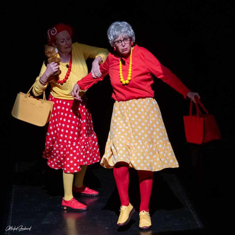 Deux petites dames vers le nord - Festhéa_Istres Deux petites dames vers le nord - Festhéa_Istres