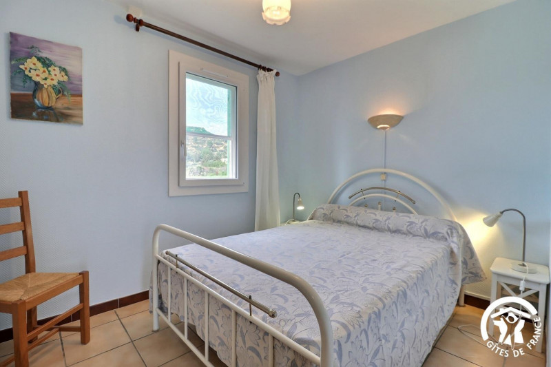 chambre lit double au 1er étage chambre lit double au 1er étage