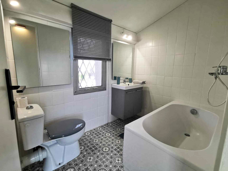 8_sdb_haut.jpg 8_sdb_haut.jpg