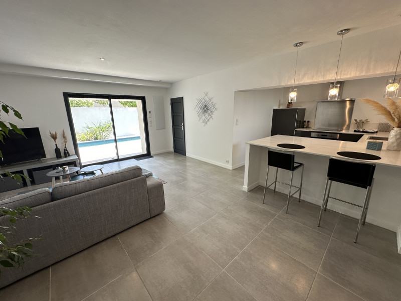 Location BERNARD_Istres