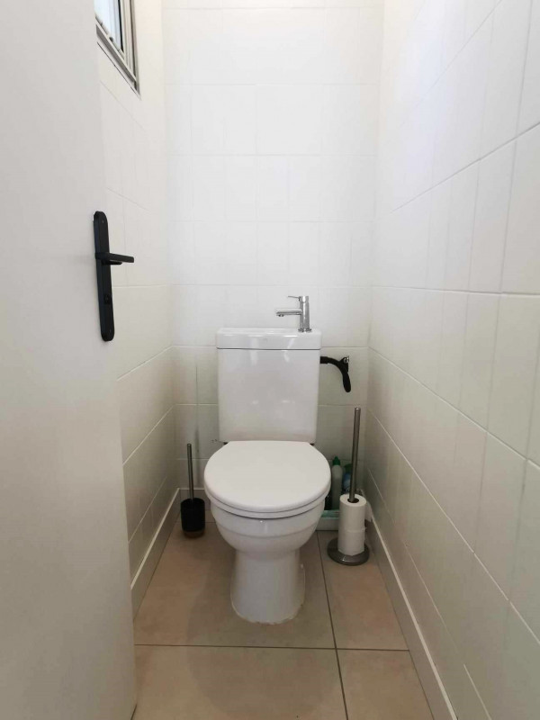 33_wc_bas.jpg