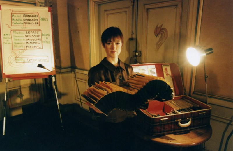 La comédienne tient une collection de cates postales.